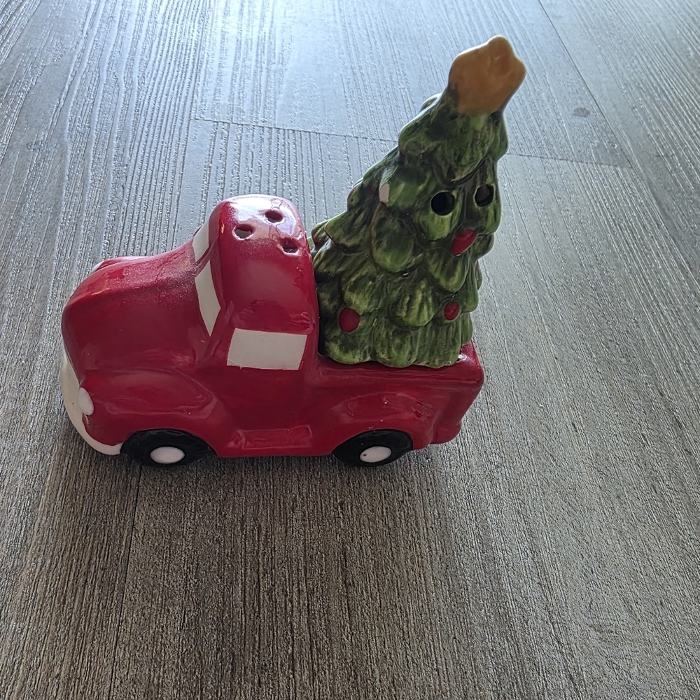 Red Truck with Green Christmas Tree Shakers